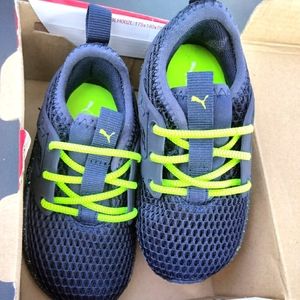 Puma toddler boy shoe, size 6c blue & lime green